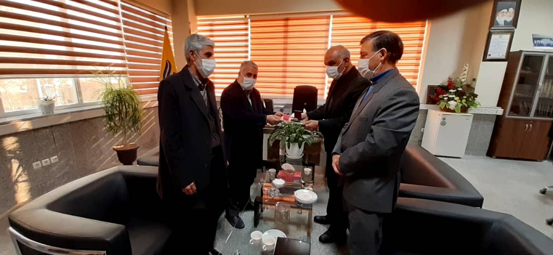 تشکیل جلسه در اداره پست استان
