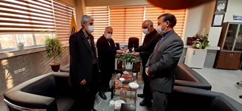 تشکیل جلسه در اداره پست استان