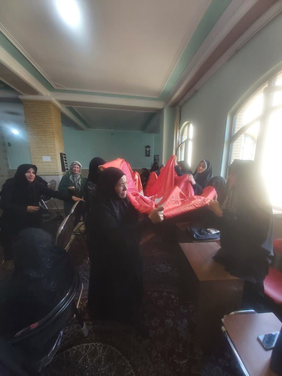 دعوت پرچم متبرک حرم مطهر اباعبدالله الحسین علیه السلام و خادمان خواهر ستاد عتبات شهرستان ارومیه به مسجد نرجس خاتون