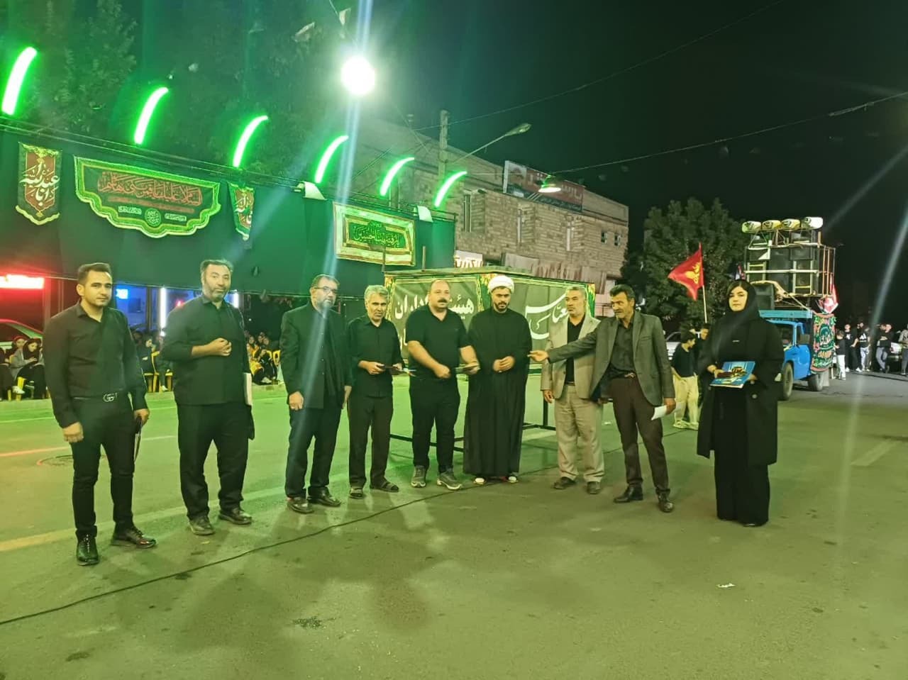 حضور خادمان ستاد توسعه و بازسازی عتبات عالیات شهرستان سلماس در جمع  عزاداران مسجد مهدیه اهرنجان سلماس