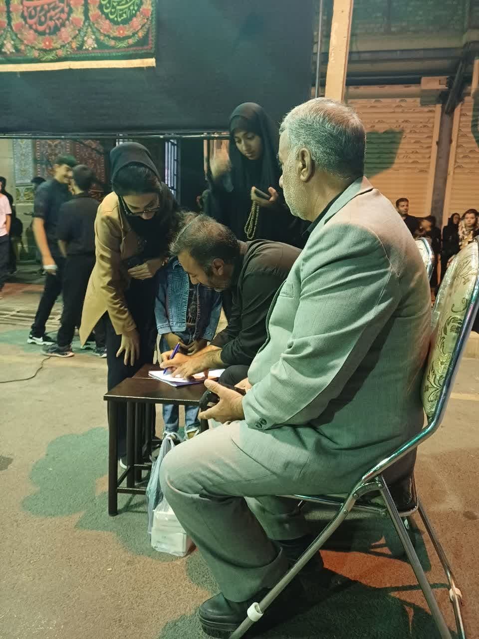 حضور خادمان ستاد توسعه و بازسازی عتبات عالیات شهرستان سلماس در جمع  عزاداران مسجد مهدیه اهرنجان سلماس