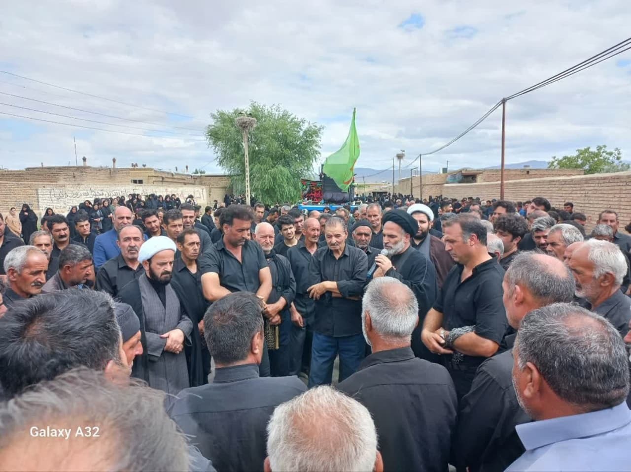 عزاداران حسینی روستای کنگرلوی شهرستان سلماس، میزبان پرچم حرم مطهر حضرت سیدالشهداء علیه‌السلام و خادمان ستاد توسعه و بازسازی عتبات عالیات شهرستان سلماس