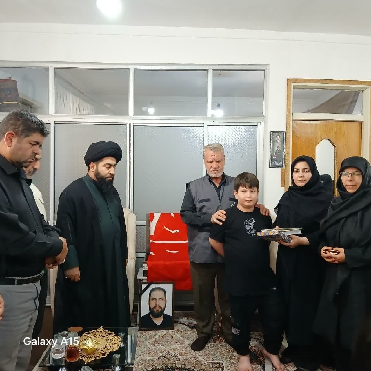 دیدار مشترک خادمان ستاد توسعه و بازسازی عتبات عالیات و آستان قدس رضوی شهرستان خوی با خانواده محترم شهید میرمحمد موسوی