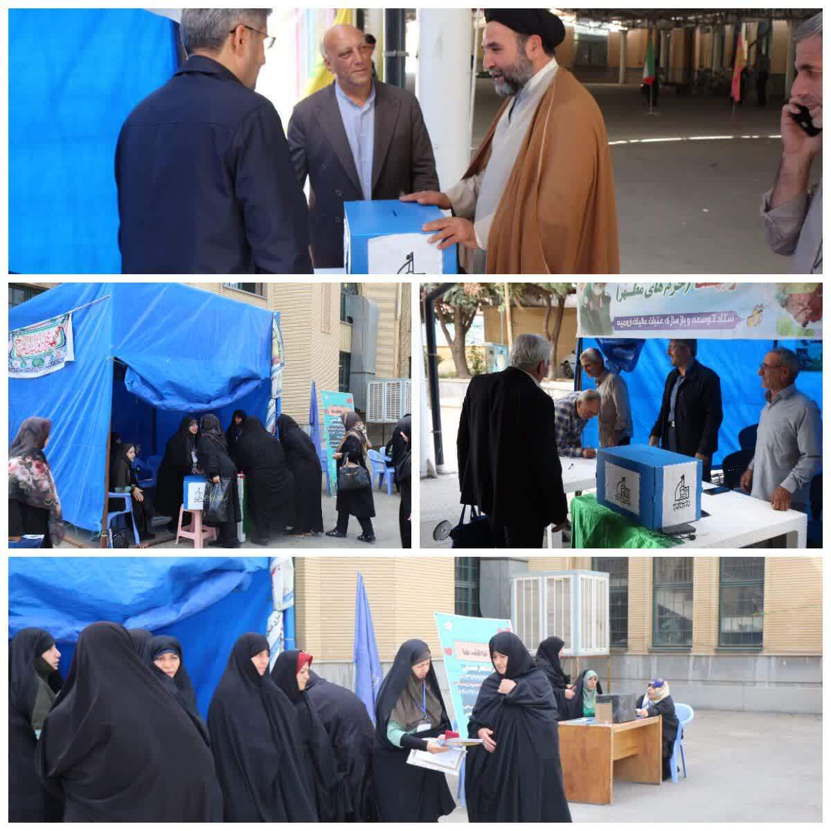 برپایی غرفه ستاد توسعه و بازسازی عتبات عالیات شهرستان ارومیه، در حاشیه مراسم نماز عبادی سیاسی جمعه شهر ارومیه