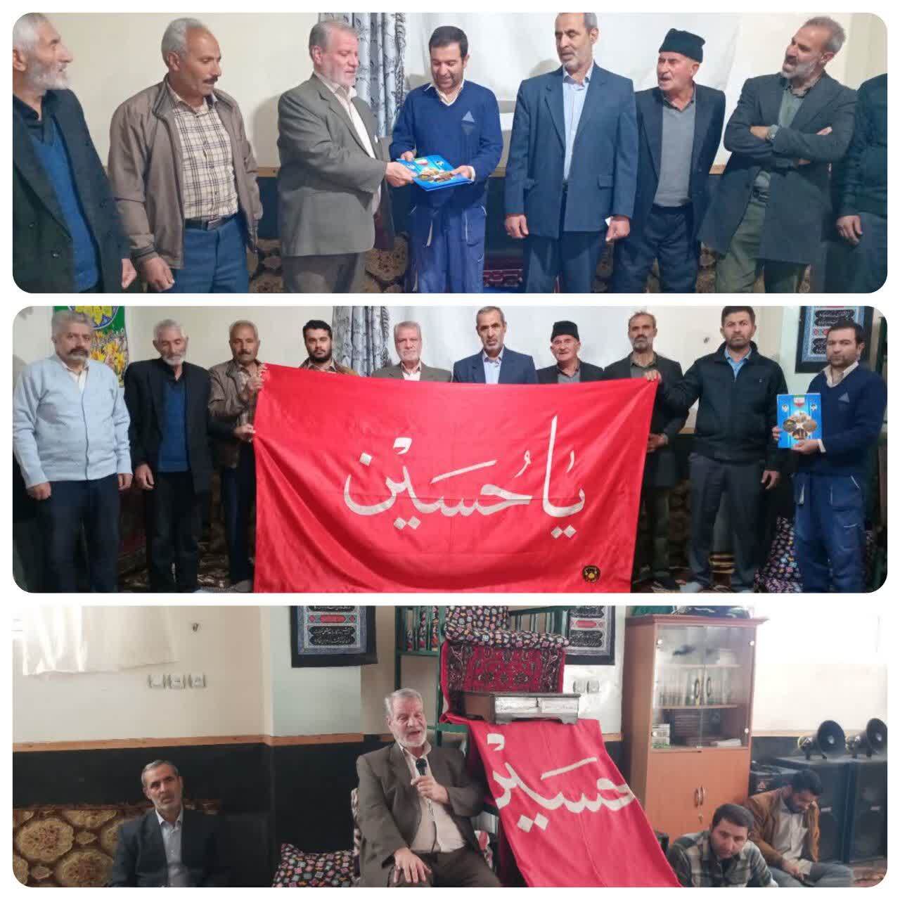 دعوت خادمان ستاد توسعه و بازسازی عتبات عالیات شهرستان خوی به همراه پرچم مقدس گنبد حرم مطهر امام حسین علیه السلام به روستای القویروق